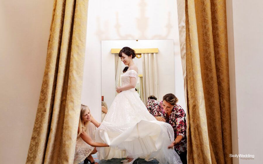 Bride getting ready reportage Palermo best wedding photographer Sicily